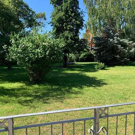 Helle 2 Mit Terrasse Zum Parkahnlichen Garten *